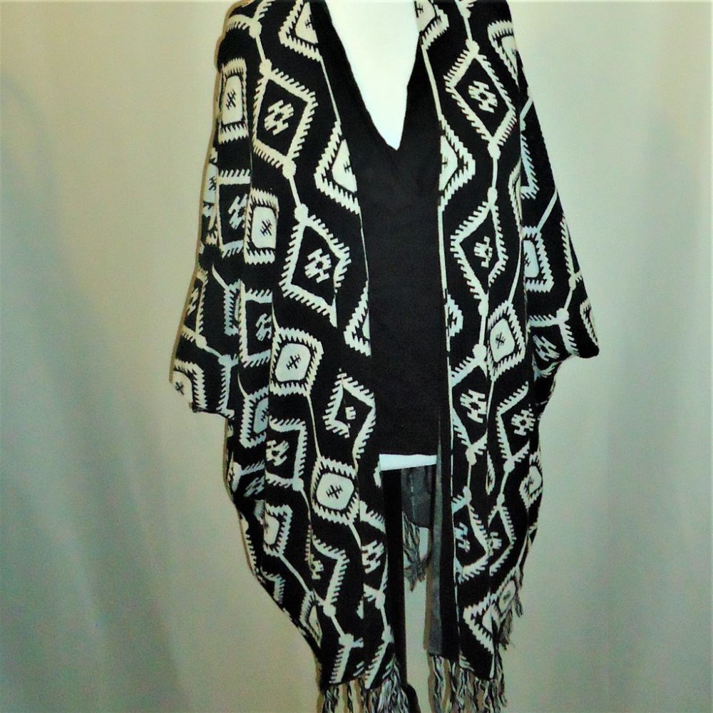 Poncho with Aztec Pattern by H&M Divided - Picture 3 of 7
